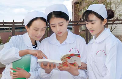  初中畢業(yè)上衛(wèi)校取得大專(zhuān)學(xué)歷的優(yōu)勢(shì)是什么